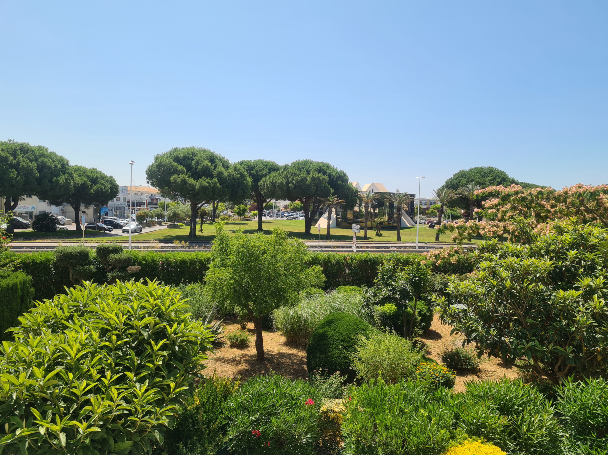 vue verdure et citadine près super U