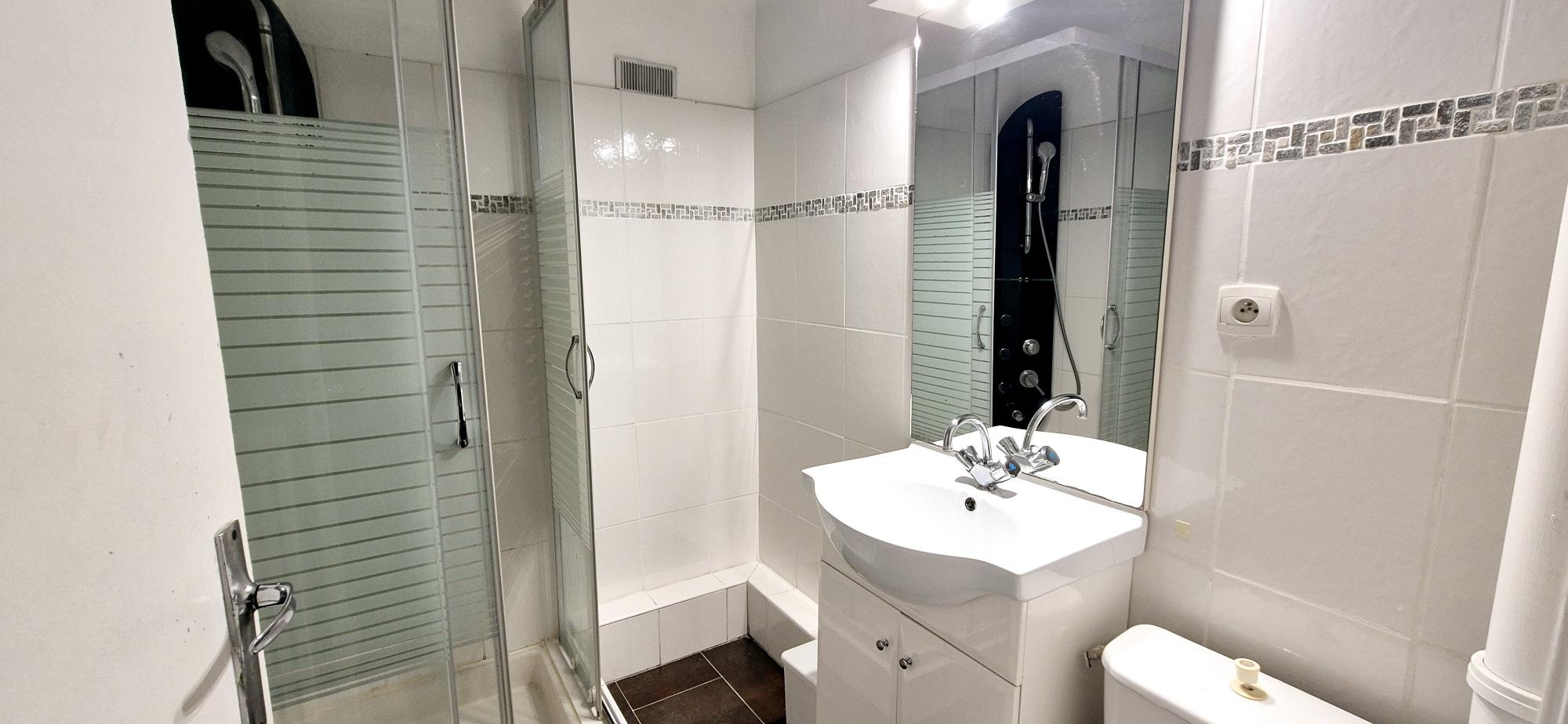 salle de bains en bas