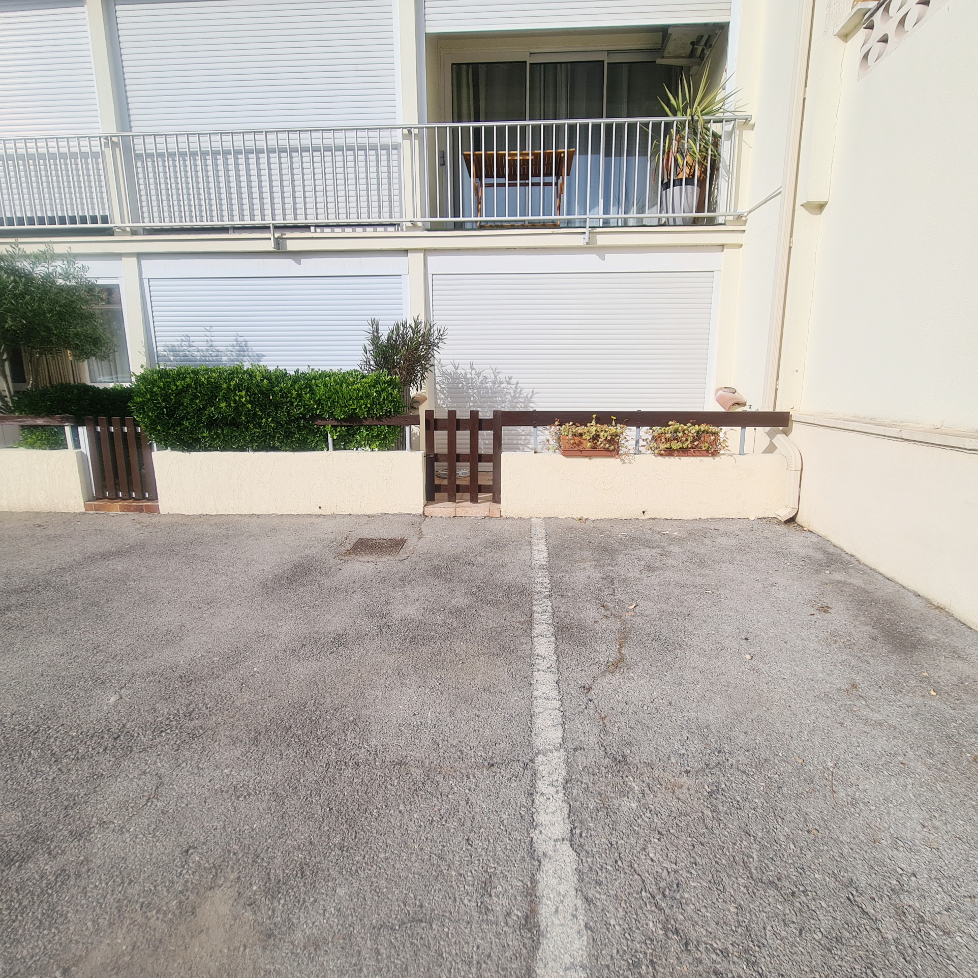 vue ext et parking conseillé à droite